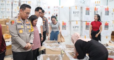 Pastikan Kesiapan Pemilu, Kapolresta Deli Serdang Cek Gudang Logistik KPU