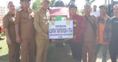 Bupati Dairi Serahkan 13 Traktor Bantuan Kementerian Pertanian untuk Dorong Produktivitas Petani