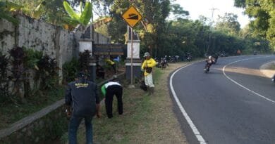 Hari Jadi Purwakarta ke-194 dan Kabupaten Purwakarta ke-57 Pemdes Nagrak Gelar Bersih-bersih Disepanjang Jalan Provinsi