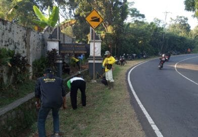 Hari Jadi Purwakarta ke-194 dan Kabupaten Purwakarta ke-57 Pemdes Nagrak Gelar Bersih-bersih Disepanjang Jalan Provinsi