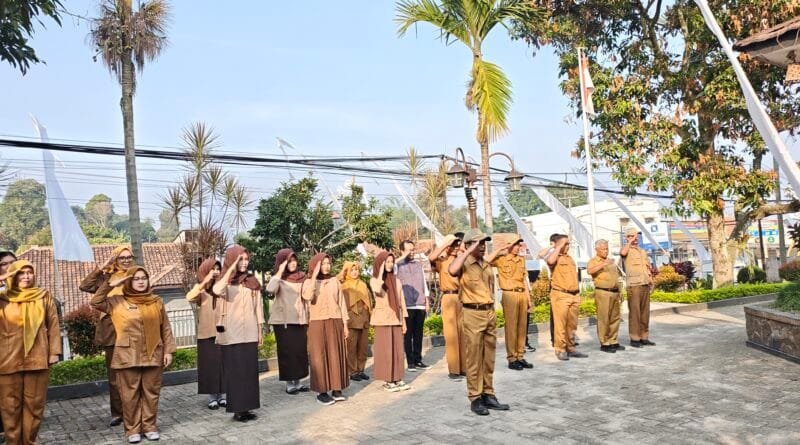 Kasi Trantib (MP) Pimpin Apel Senin Pagi,Tekankan Kedisiplinan dan Sinergi Seluruh Pegawai