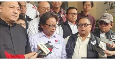 MIO INDONESIA LAPORKAN HOTMAN PARIS KE POLDA METRO