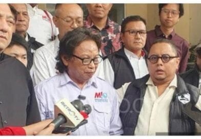 MIO INDONESIA LAPORKAN HOTMAN PARIS KE POLDA METRO