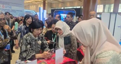 Gubernur BI Coba Langsung QRESTO di Booth Pemko Medan pada FEKDI 2026 Gubernur BI Coba Langsung QRESTO di Booth Pemko Medan pada FEKDI 2026