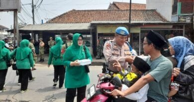 Koramil 1903/Darangdan Rutin Gelar Jumat Berkah Dengan Membagikan 200 Nasi Kotak