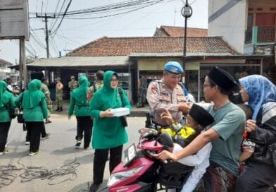 Koramil 1903/Darangdan Rutin Gelar Jumat Berkah Dengan Membagikan 200 Nasi Kotak
