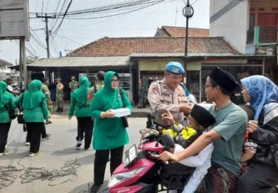 Koramil 1903/Darangdan Rutin Gelar Jumat Berkah Dengan Membagikan 200 Nasi Kotak